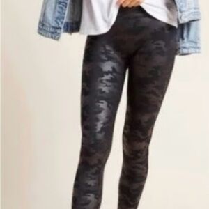SPANX Black Camouflage Leggings Size Small